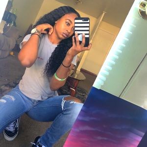 Meet your Posher, Adrianne